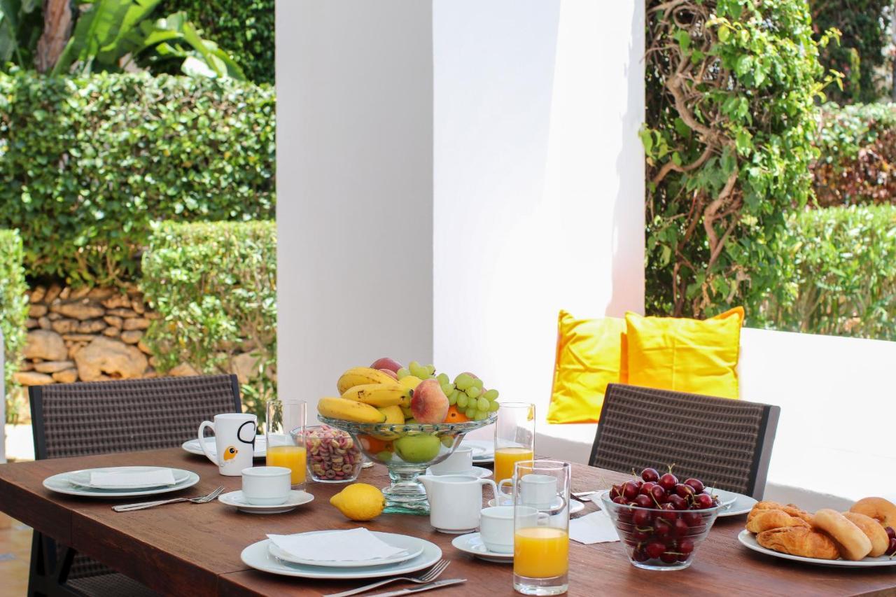 Family With Garden- Monteros Palm